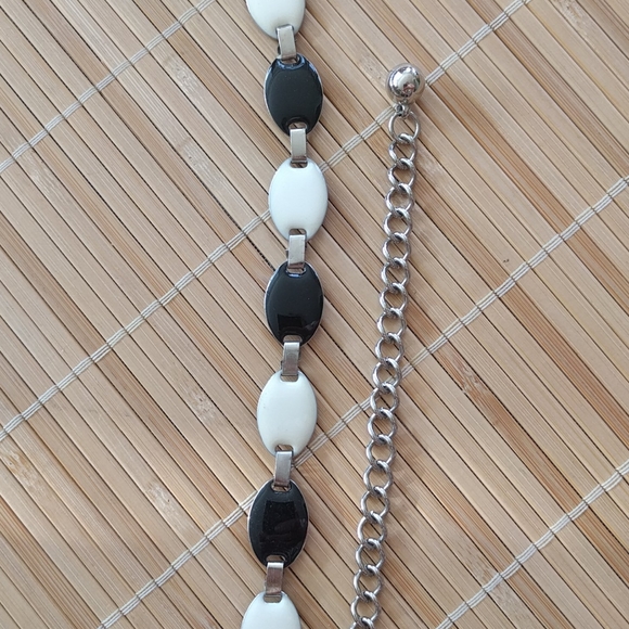 New black and white metal and chain belt - Picture 4 of 6